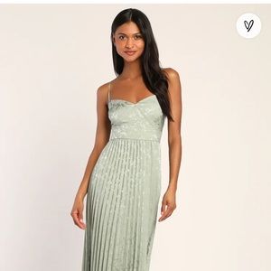 Lulu’s Sage Satin Midi Dress Size Medium